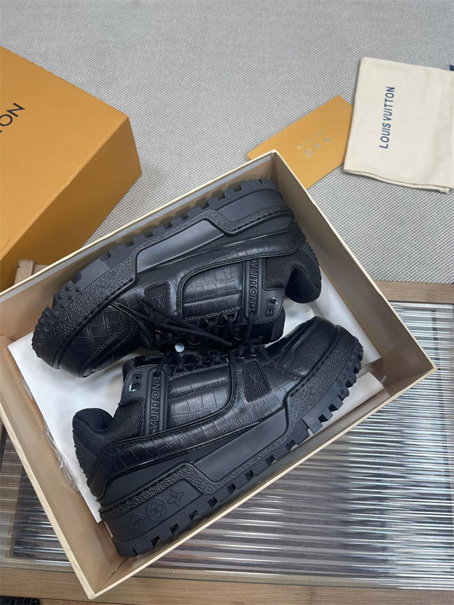 Lv Trainer Sneaker 86
