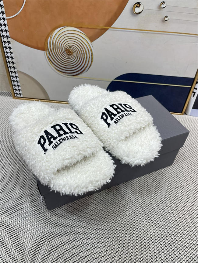 Ba*len*cia*ga furry slide sandal