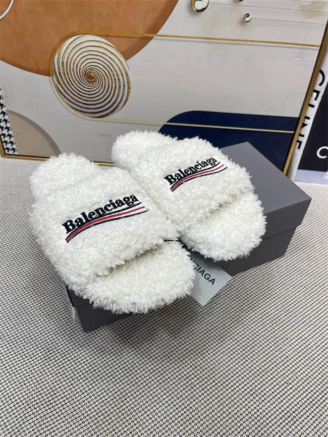 Ba*len*cia*ga furry slide sandal