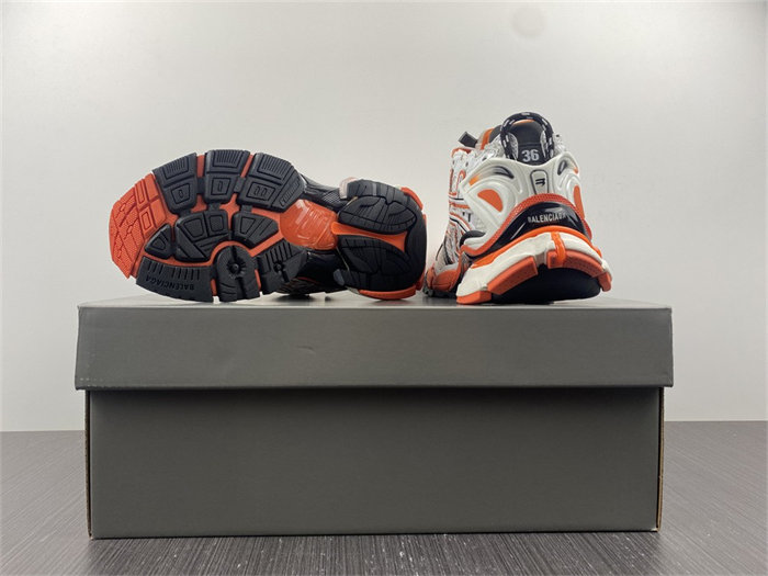 BLCG Runner Orange  677402 W3RB7 9051