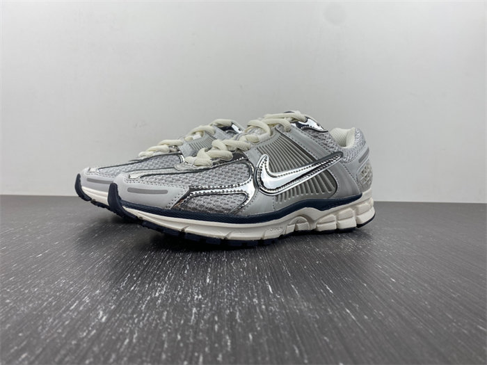 Nike Zoom Vomero 5 Photon Dust Metallic Silver  FD0884-025