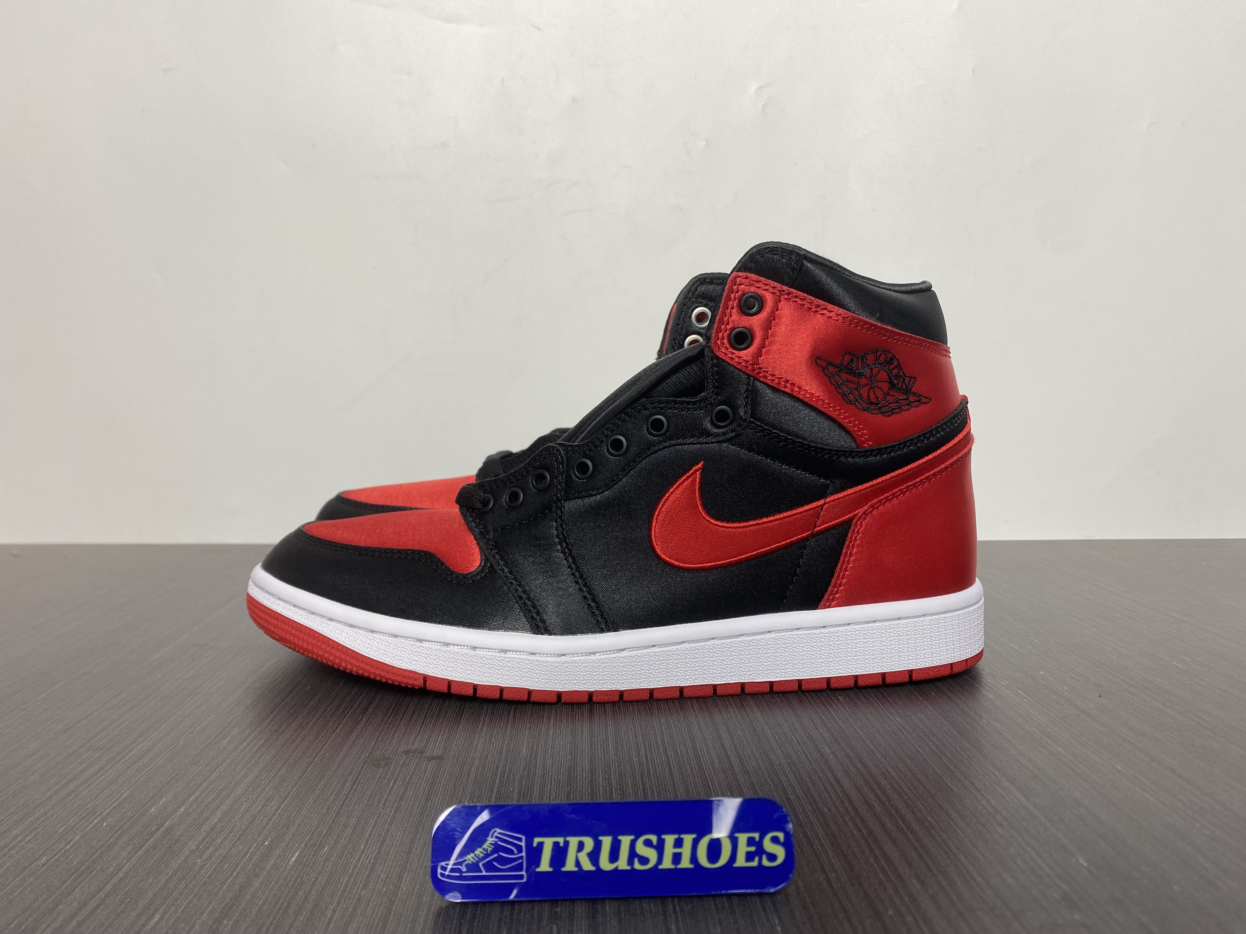 Air Jordan 1 High OG WMNS “Satin Bred”