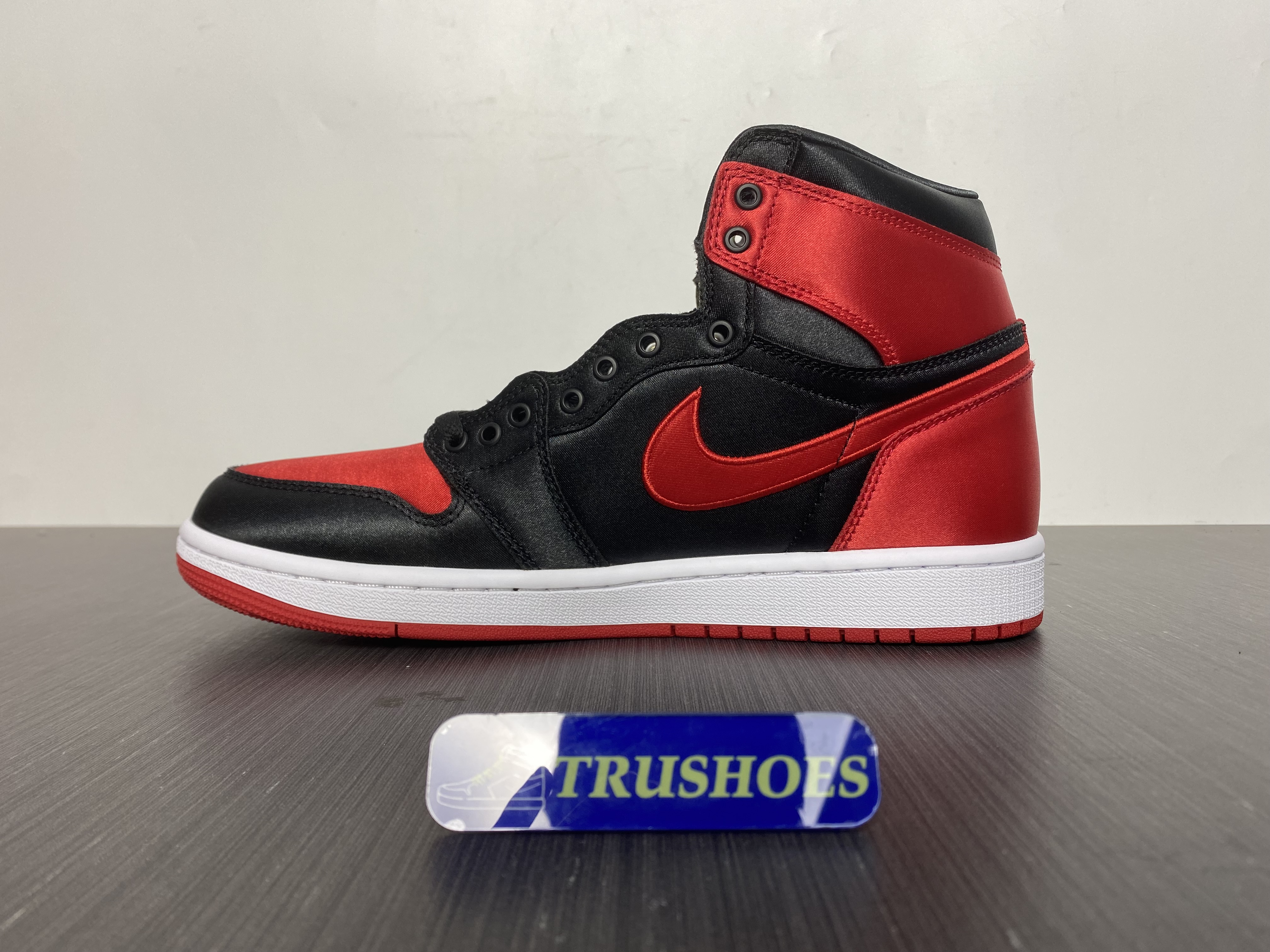 Air Jordan 1 High OG WMNS “Satin Bred”