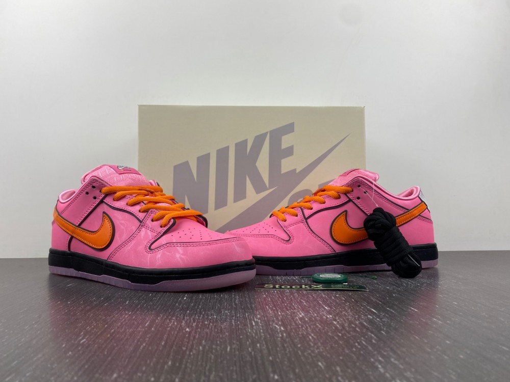 Nike SB Dunk Low “Blossom”The Powerpuff Girls FD2631-600