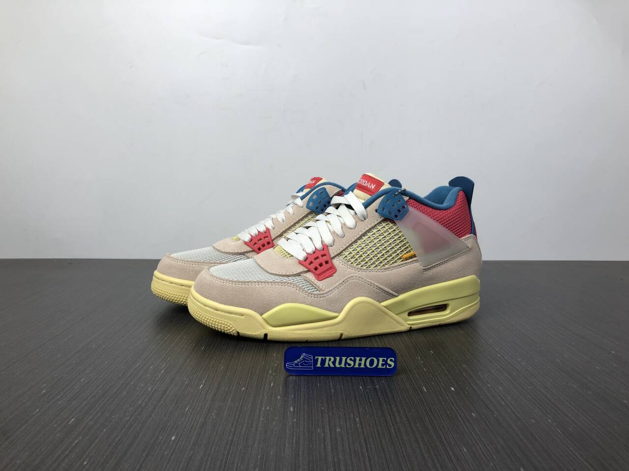 Jordan 4 Retro Union Guava Ice DC9533-800